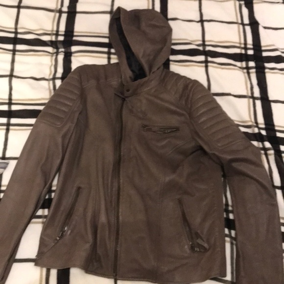 A nice leather jacket ideal for the fall term - Picture 4 of 4